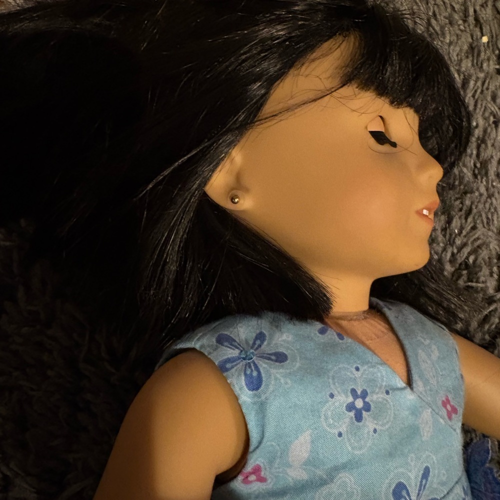 American Girl Ivy Ling - Picture 2 of 3
